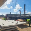 Montaje de losas prefabricadas de hormigón